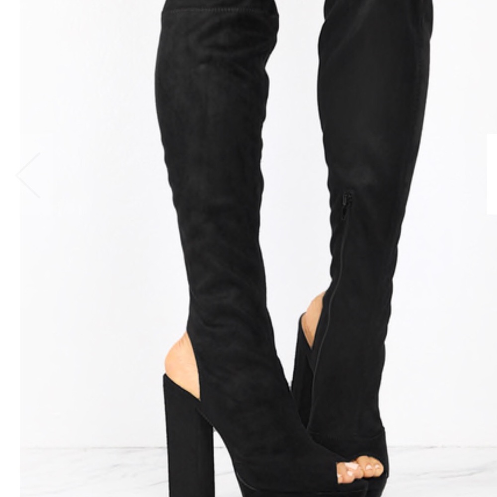 Knee high black heels NWOT